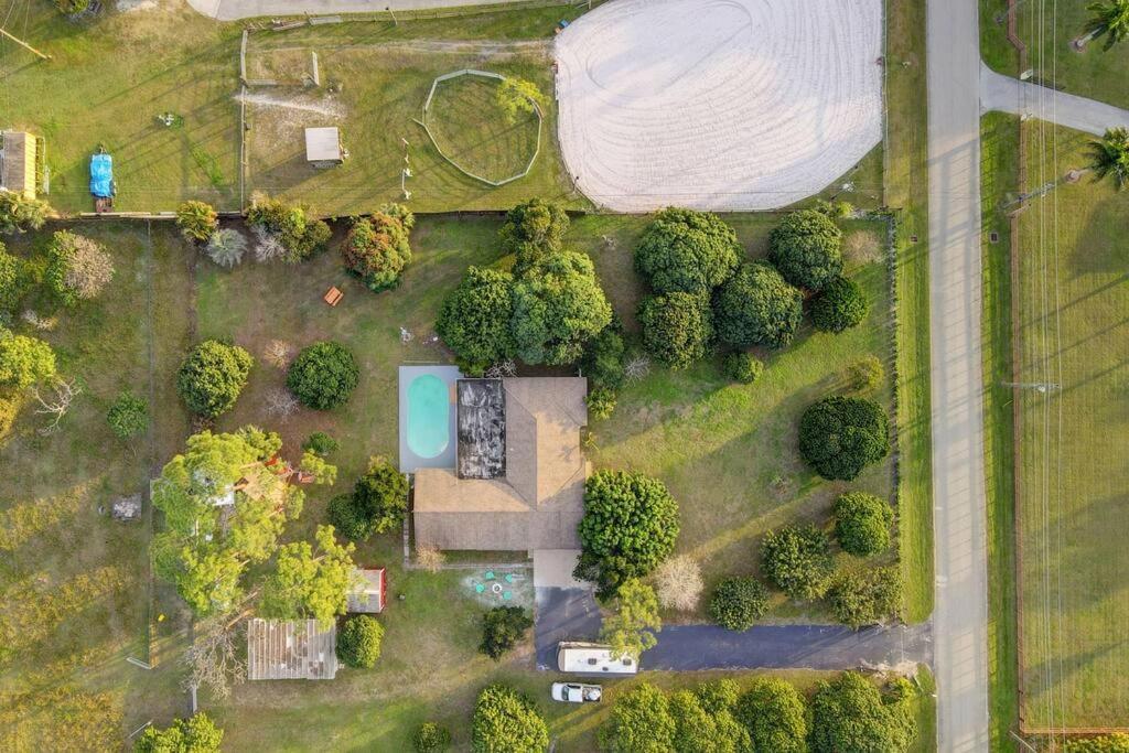 Ananda Farmhouse And Retreat. レイク・ワース エクステリア 写真