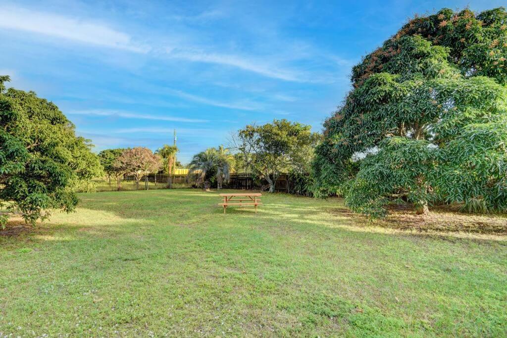 Ananda Farmhouse And Retreat. レイク・ワース エクステリア 写真