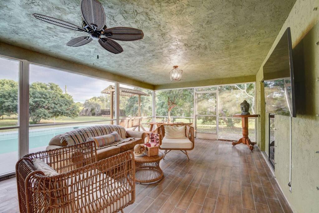 Ananda Farmhouse And Retreat. レイク・ワース エクステリア 写真