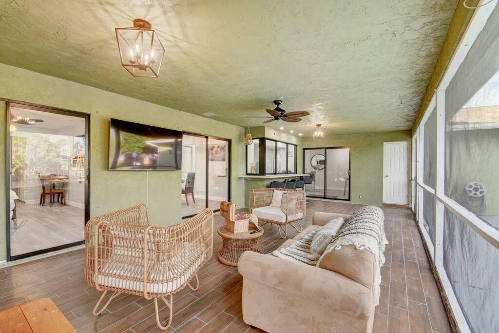 Ananda Farmhouse And Retreat. レイク・ワース エクステリア 写真