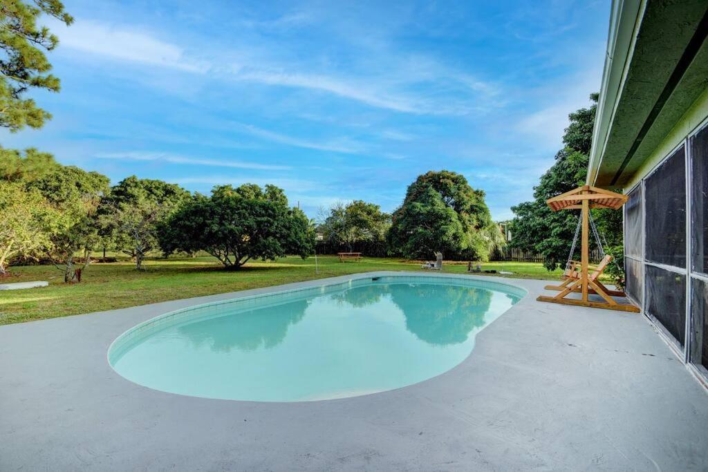 Ananda Farmhouse And Retreat. レイク・ワース エクステリア 写真