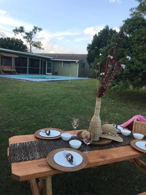 Ananda Farmhouse And Retreat. レイク・ワース エクステリア 写真